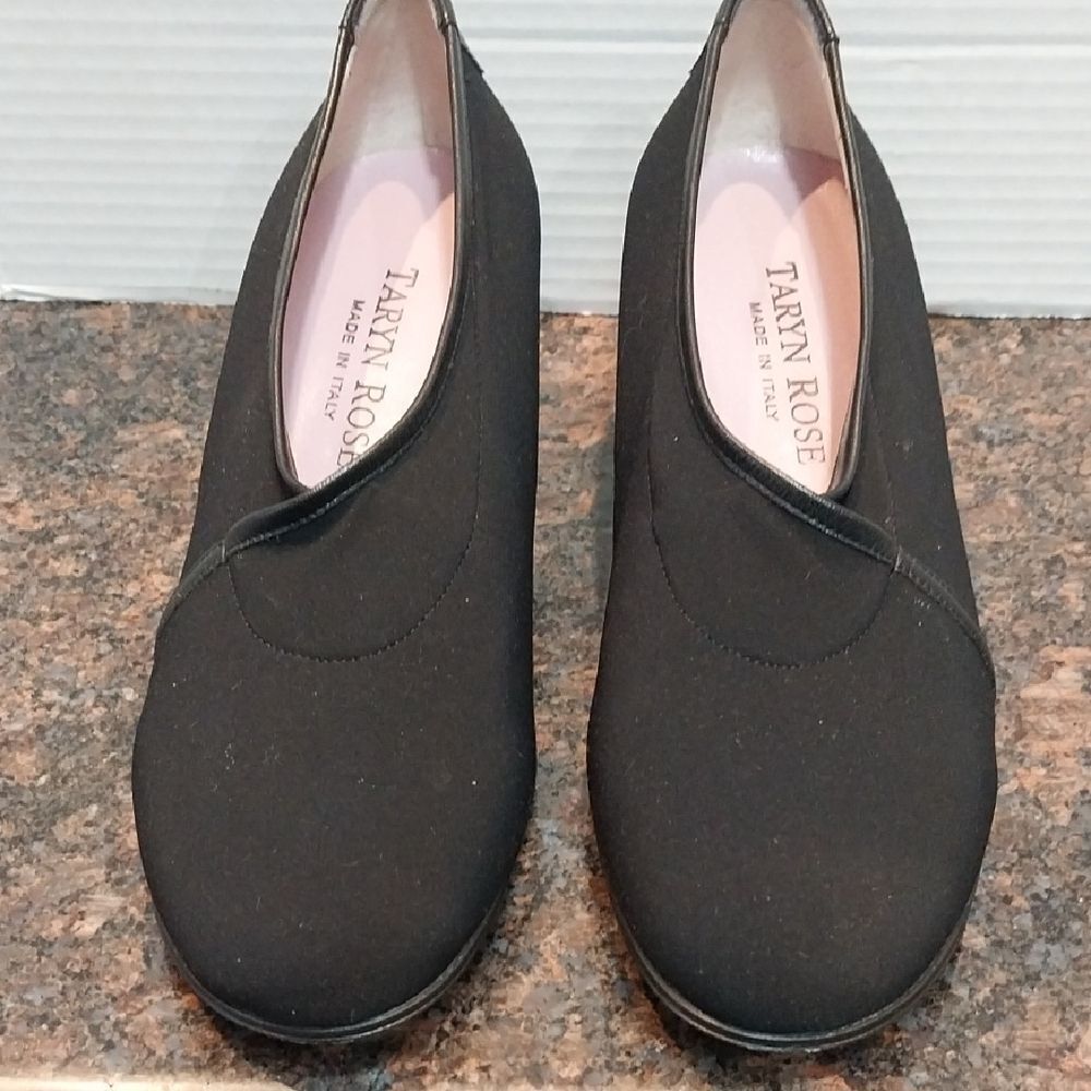 Taryn Rose Black Heels. New Condition.......Size 38.5